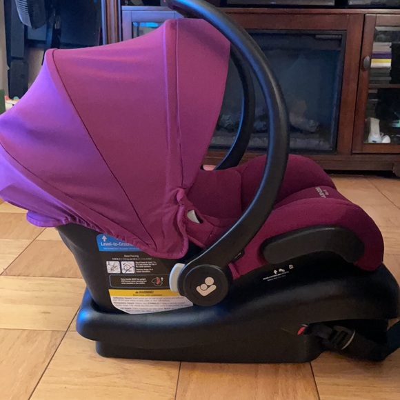 I’m Selling 2 Car seats for a boy and girl - Picture 4 of 8